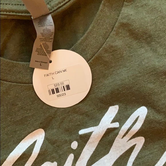 NWT Green Graphic T - Picture 2 of 5